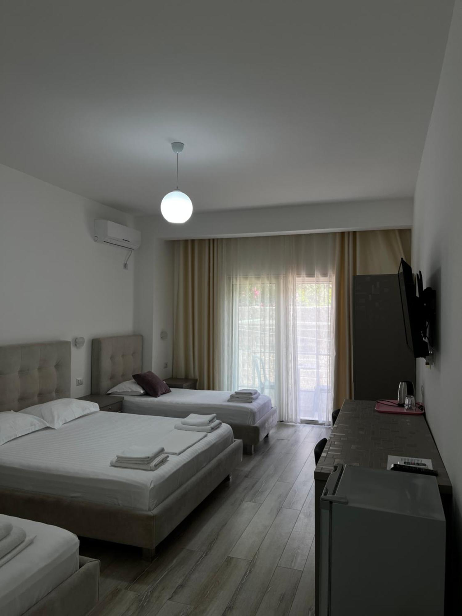 Le Monde 2 Hotel *