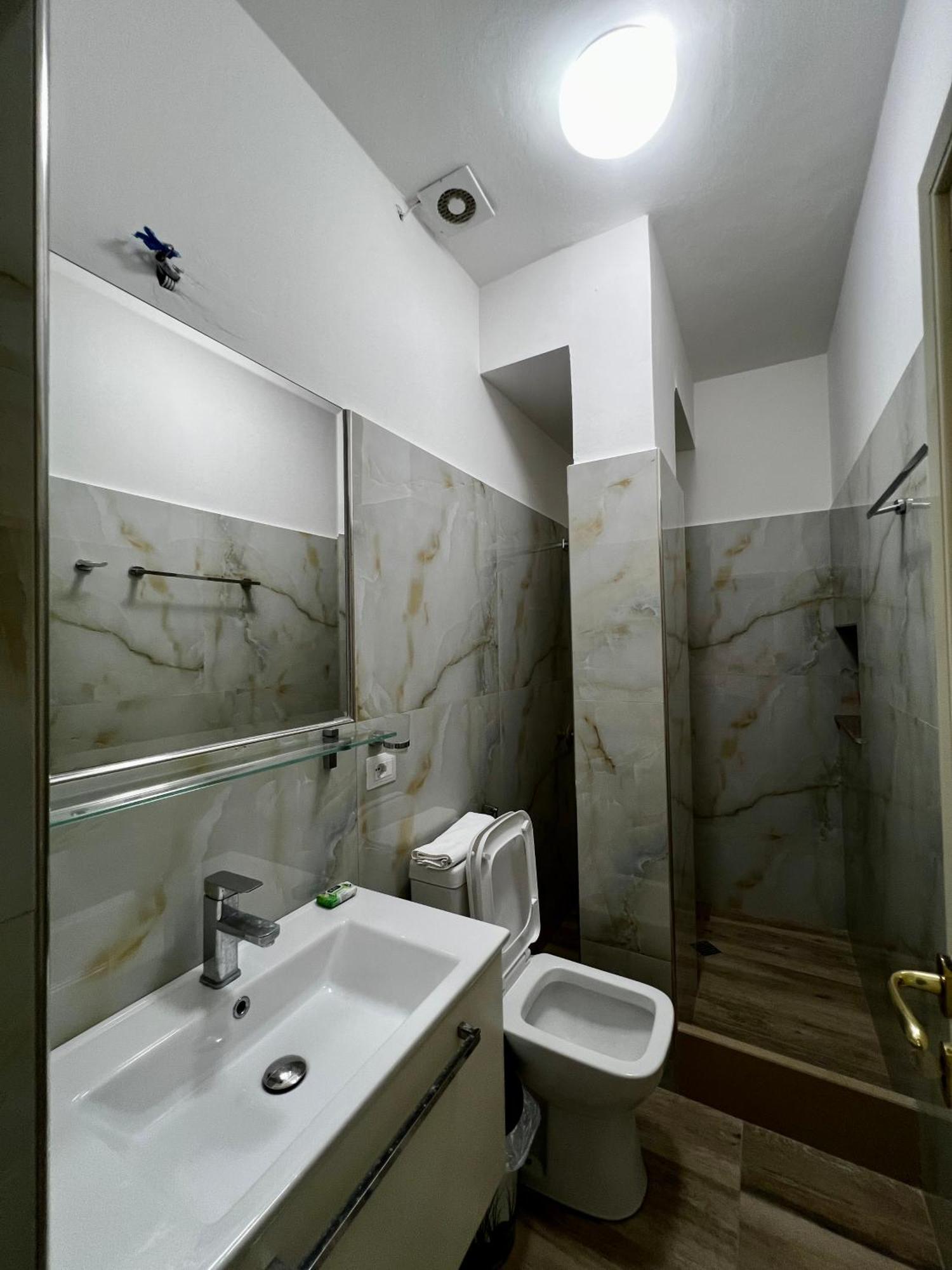 Le Monde 2 Hotel