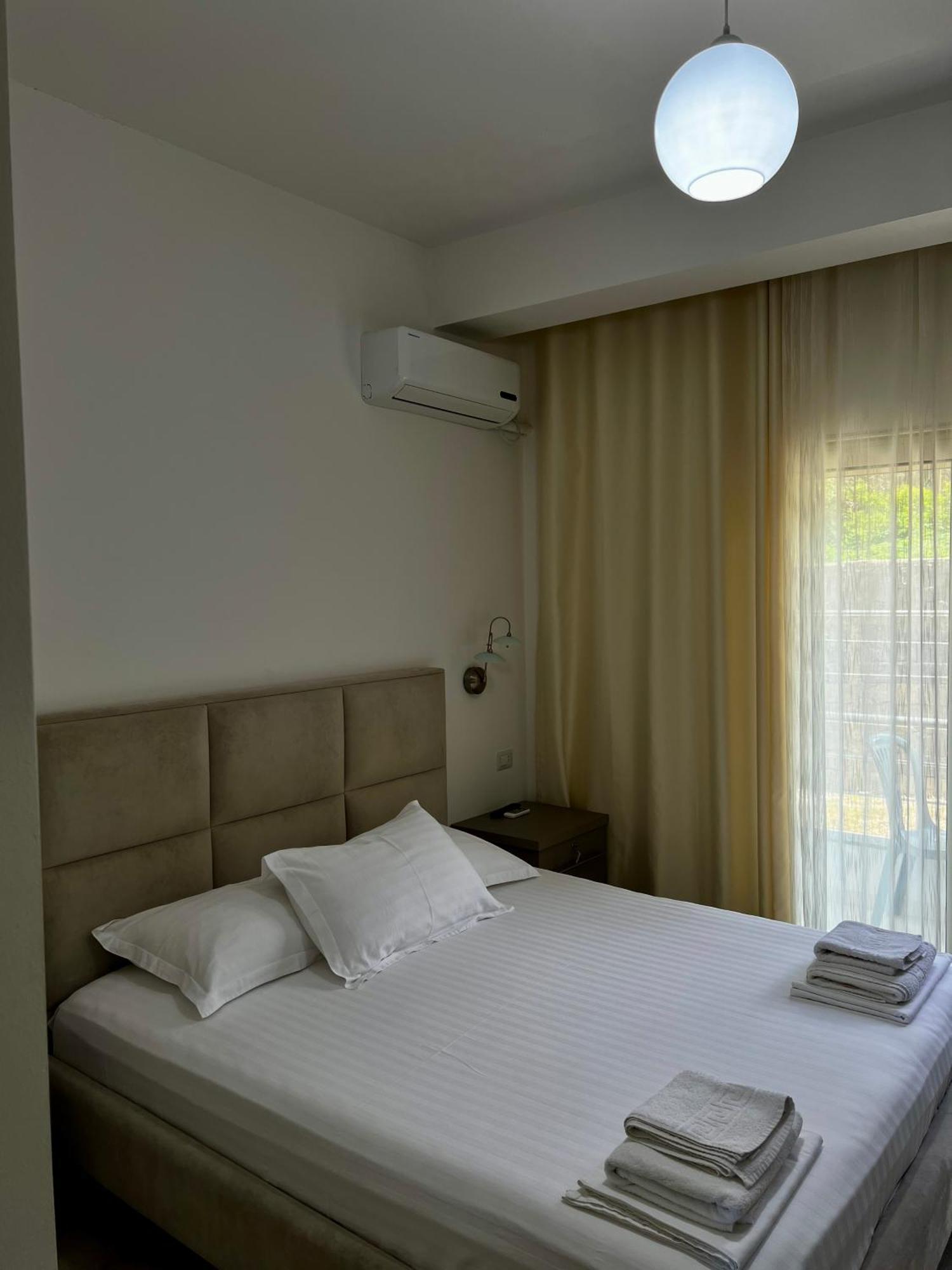 Le Monde 2 Hotel *