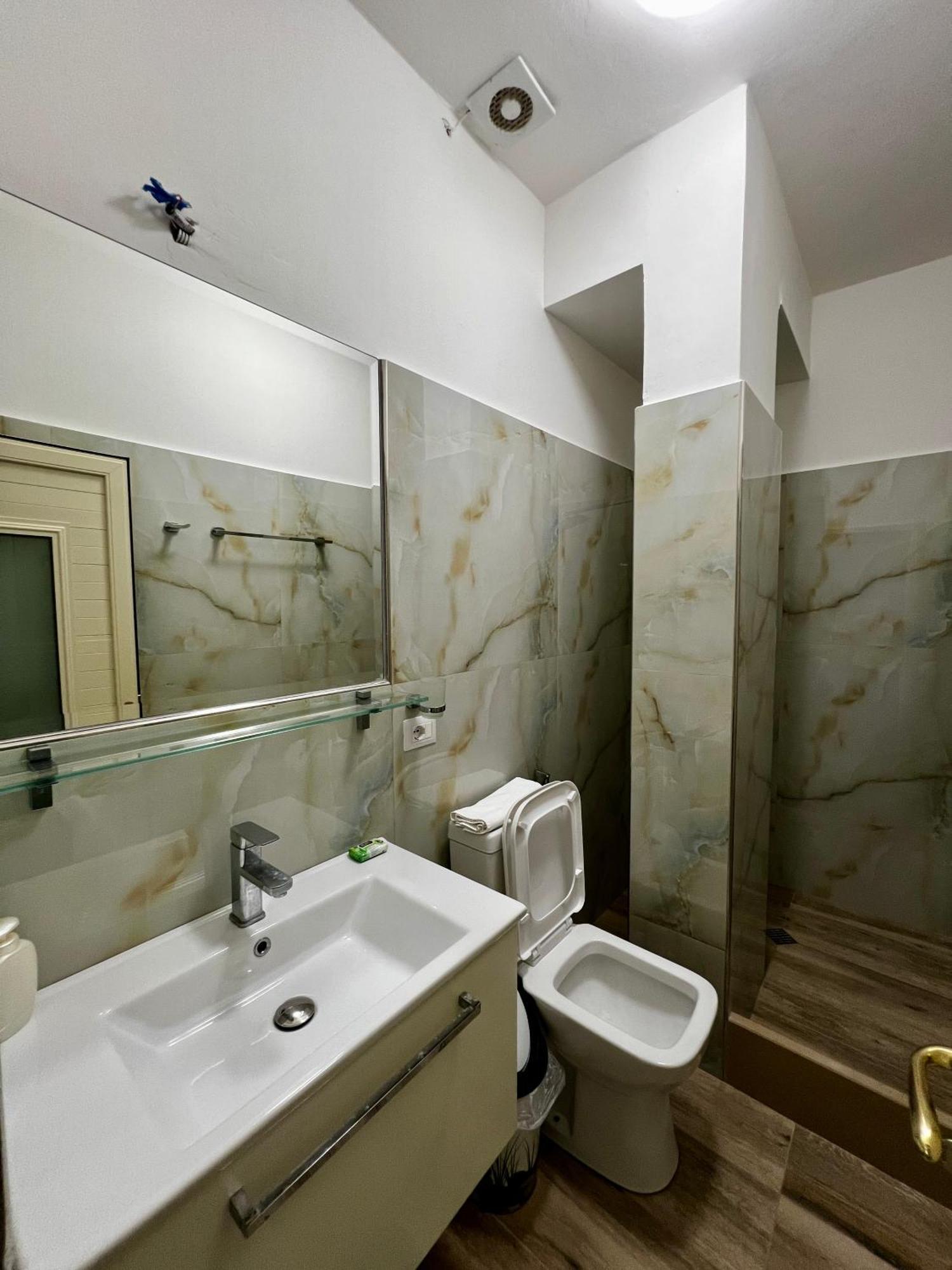 Le Monde 2 Hotel