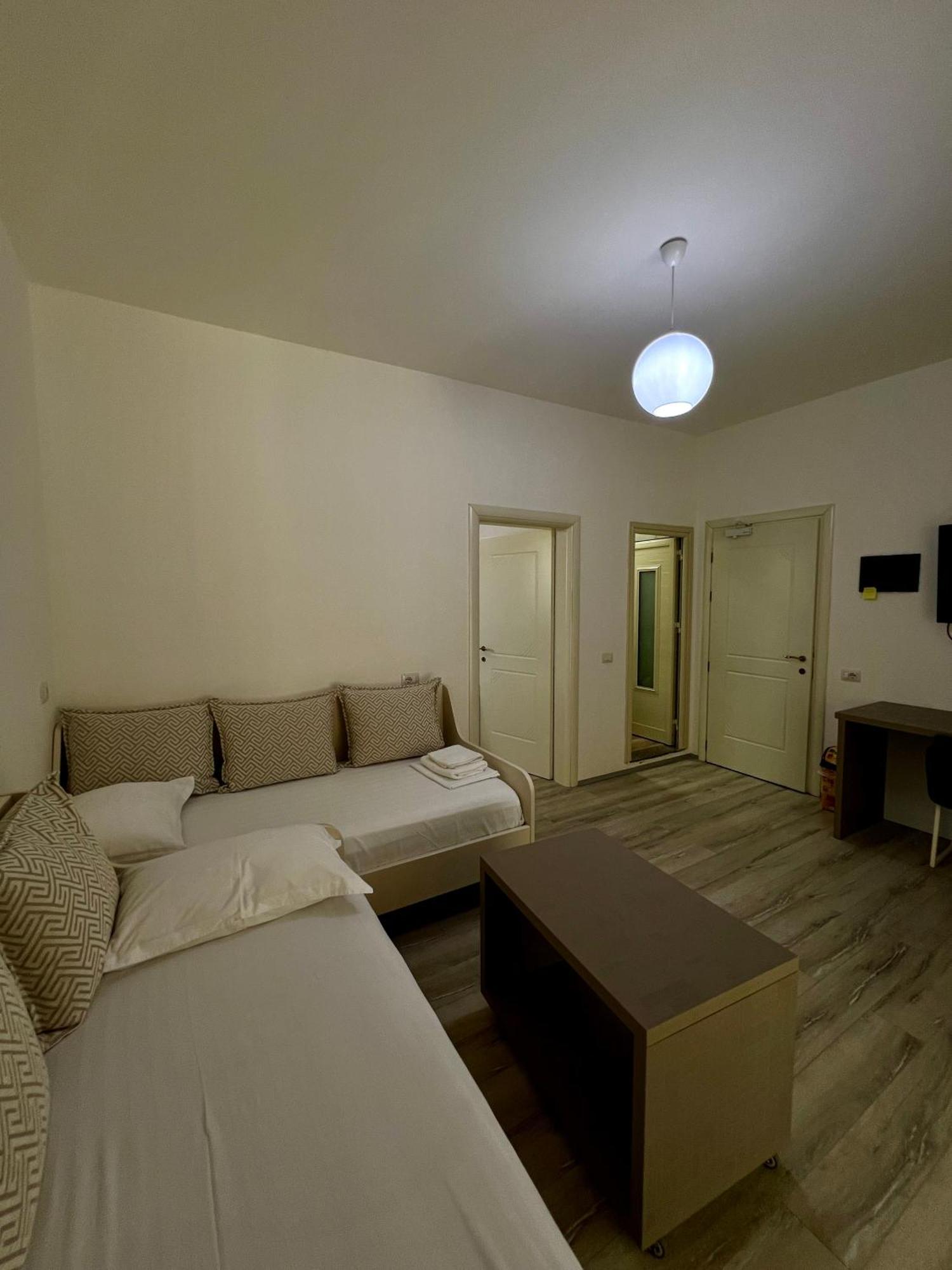 Le Monde 2 Hotel *