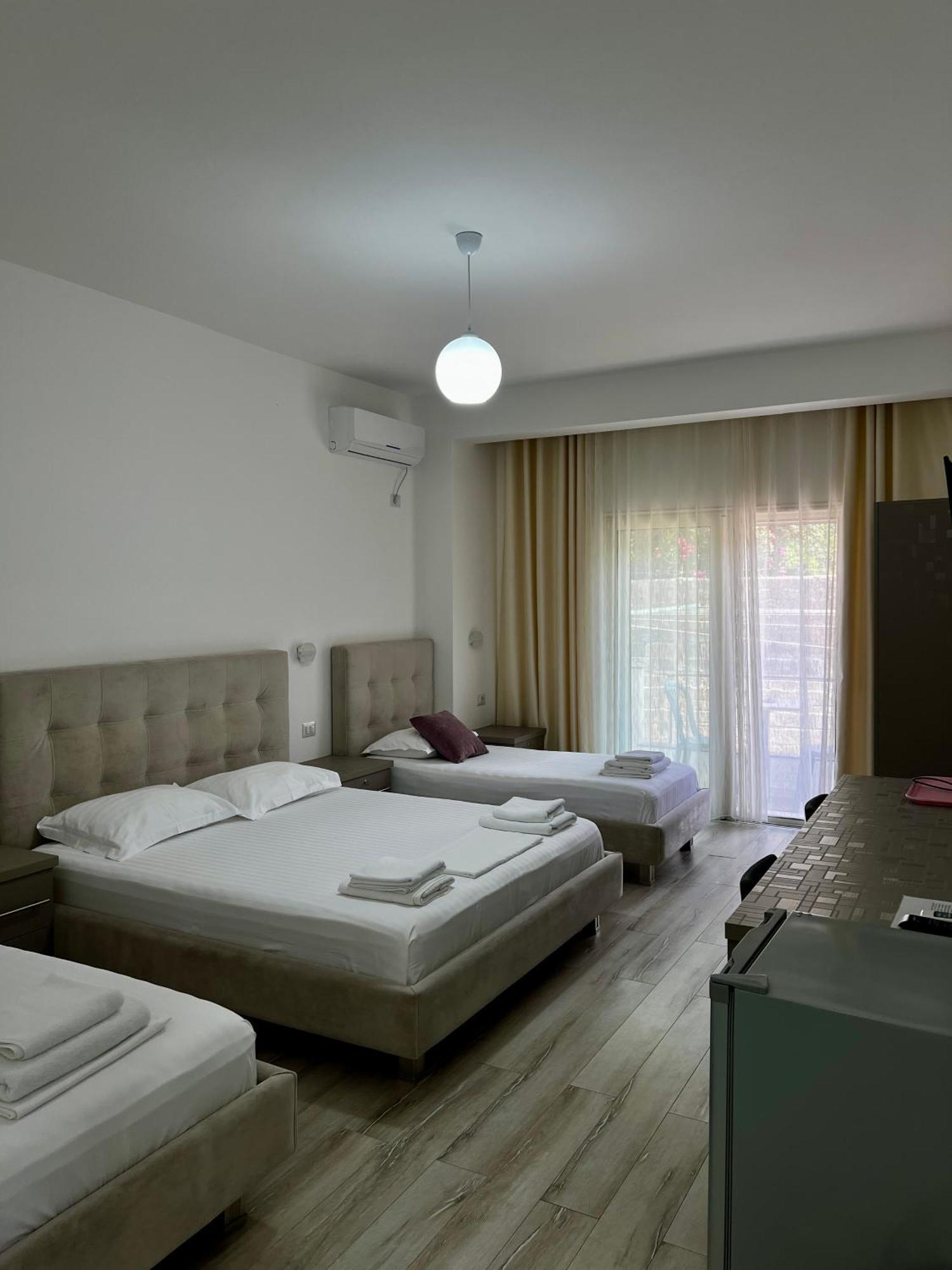 Le Monde 2 Hotel