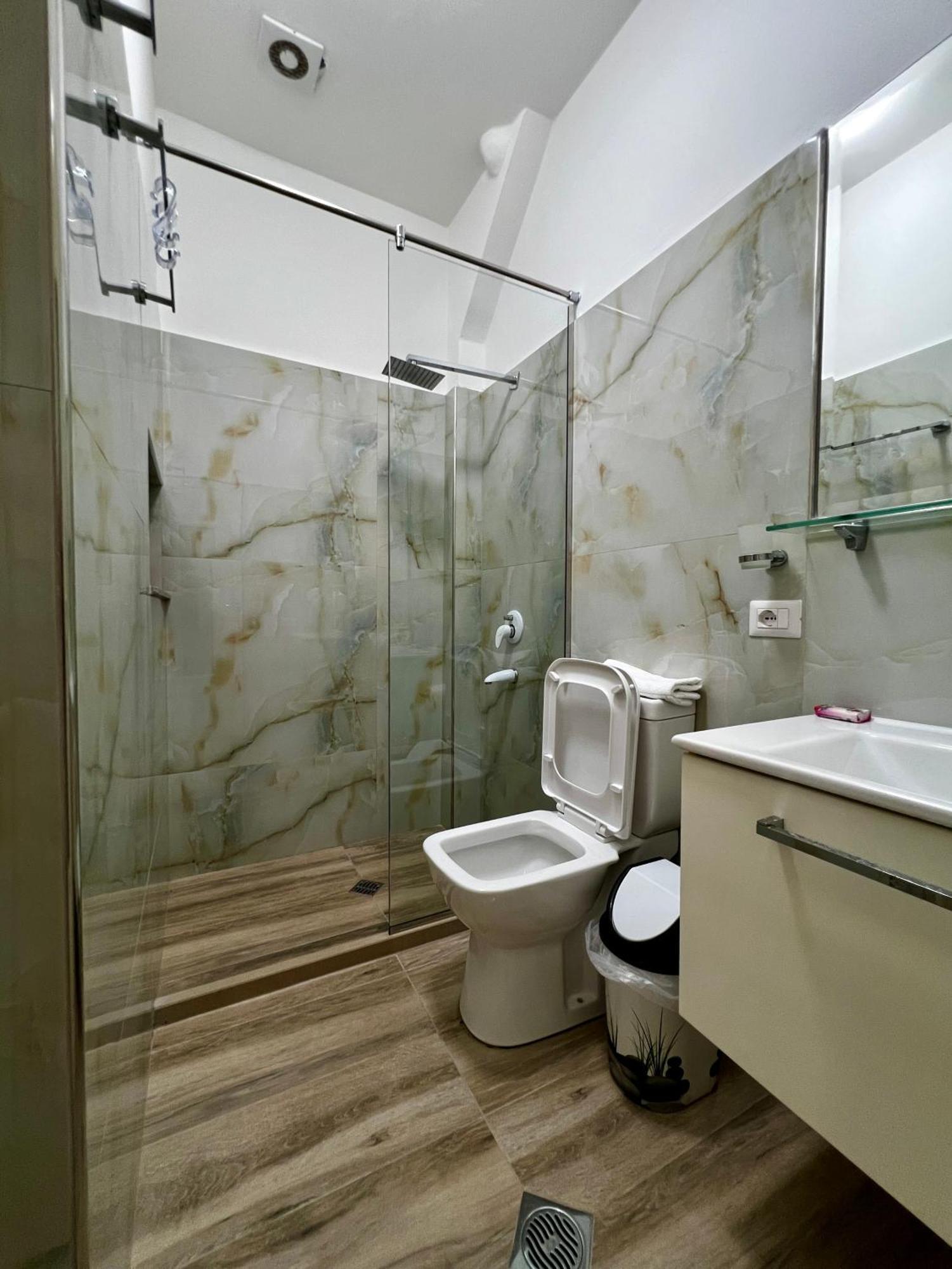 Le Monde 2 Hotel *