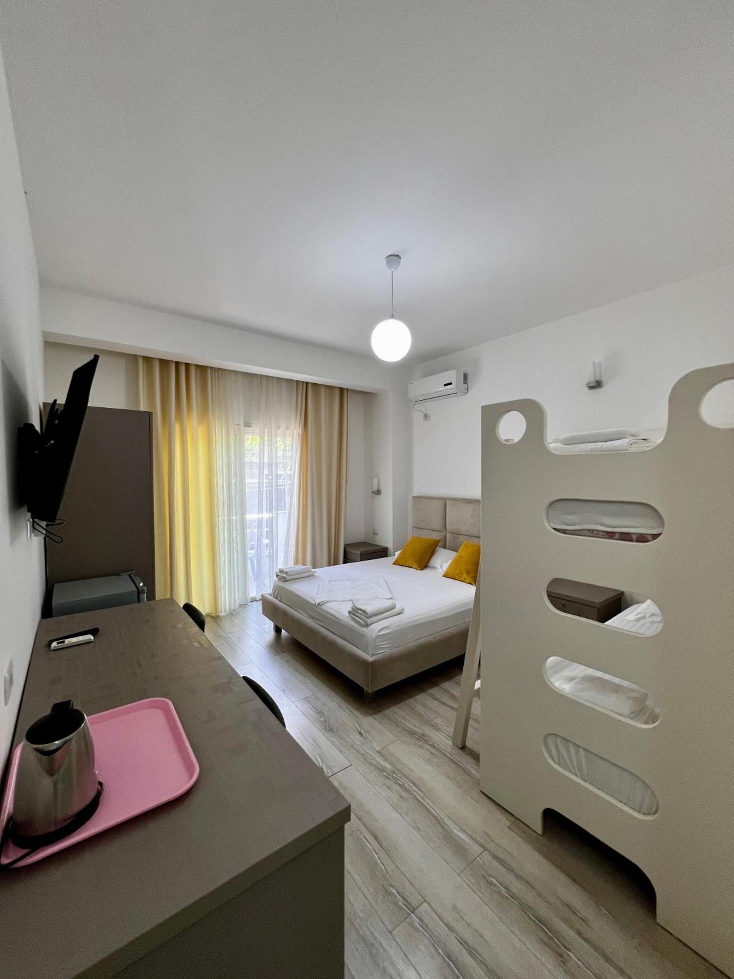 Le Monde 2 Hotel Borsh