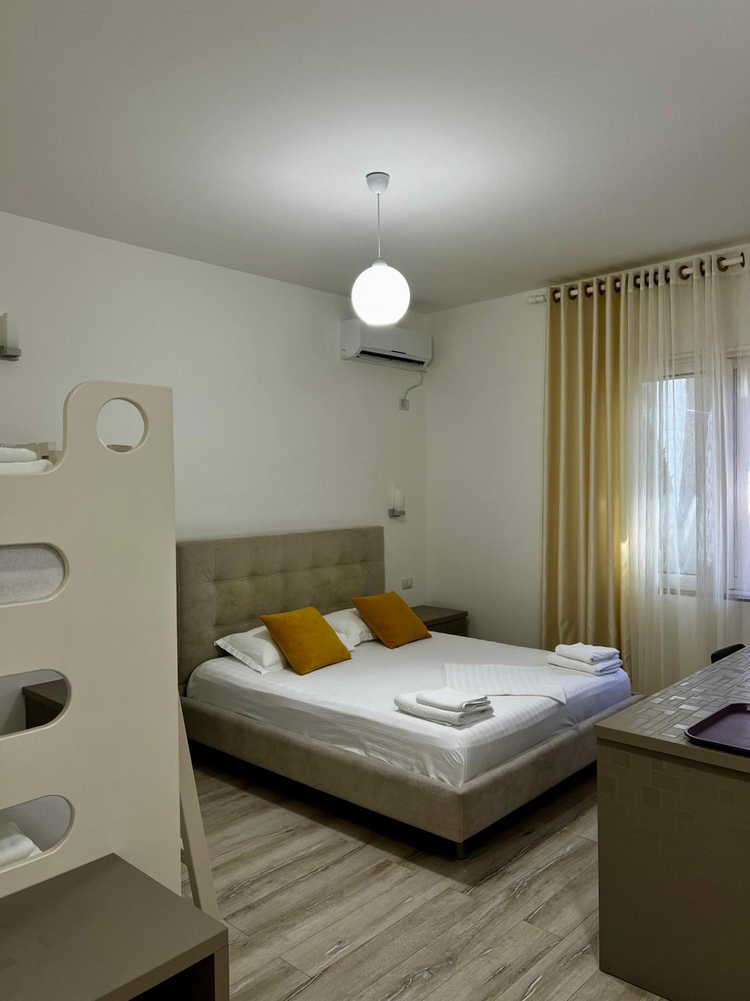 Hotel Le Monde 2 *