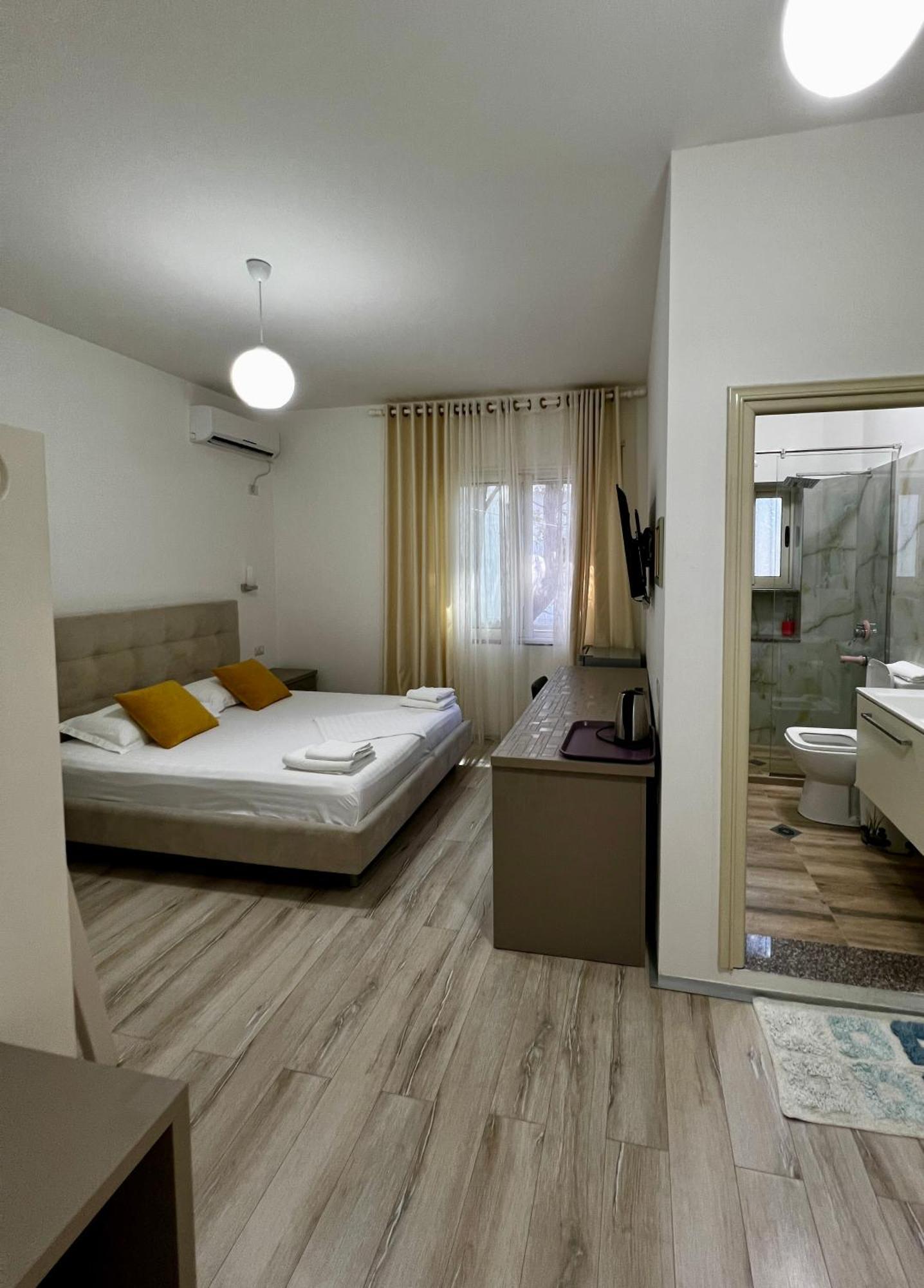 Le Monde 2 Hotel Borsh