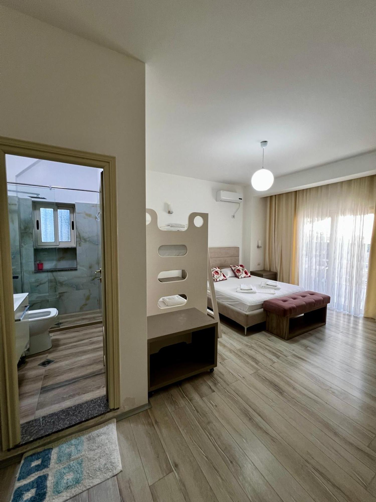 Le Monde 2 Hotel *