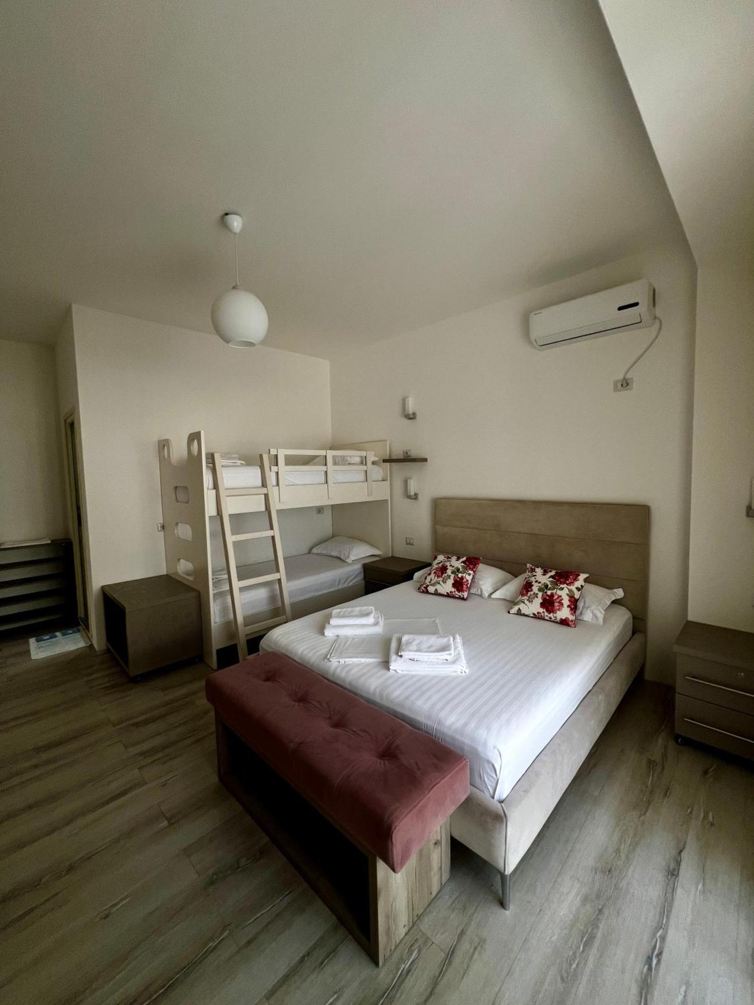 Hotel Le Monde 2 *