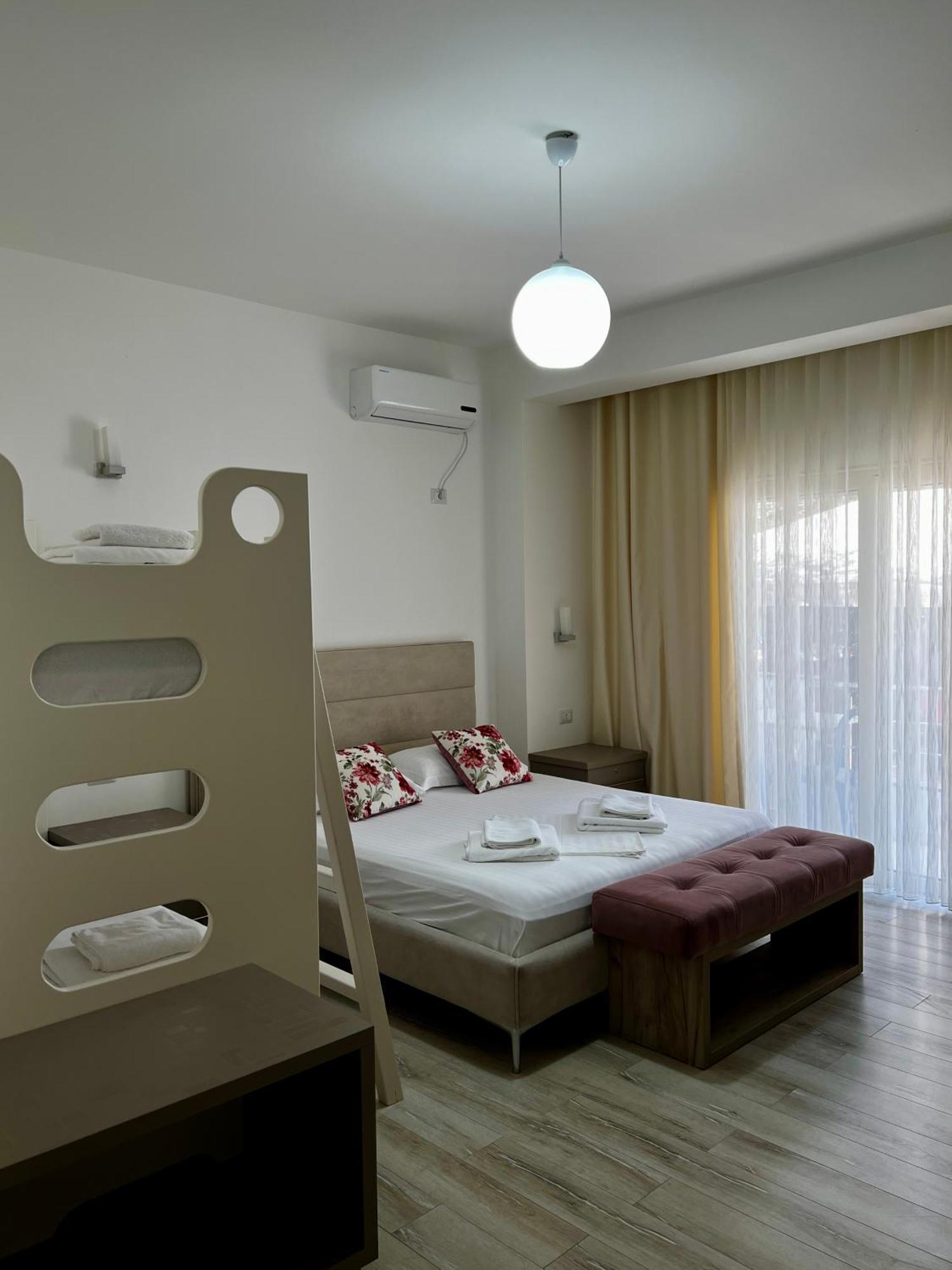 Le Monde 2 Hotel